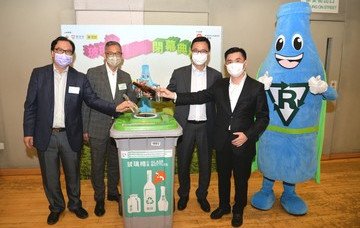 政府、学校、环保团体三方合作推行回收计划  收集逾一吨玻璃樽  製成创意玻璃合成产品