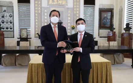  Handover of the Seal of the Po Leung Kuk by Board of Directors