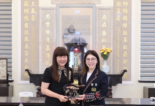 (Chinese Only)保良局乙巳、丙午年董事會移交銀物印信儀式