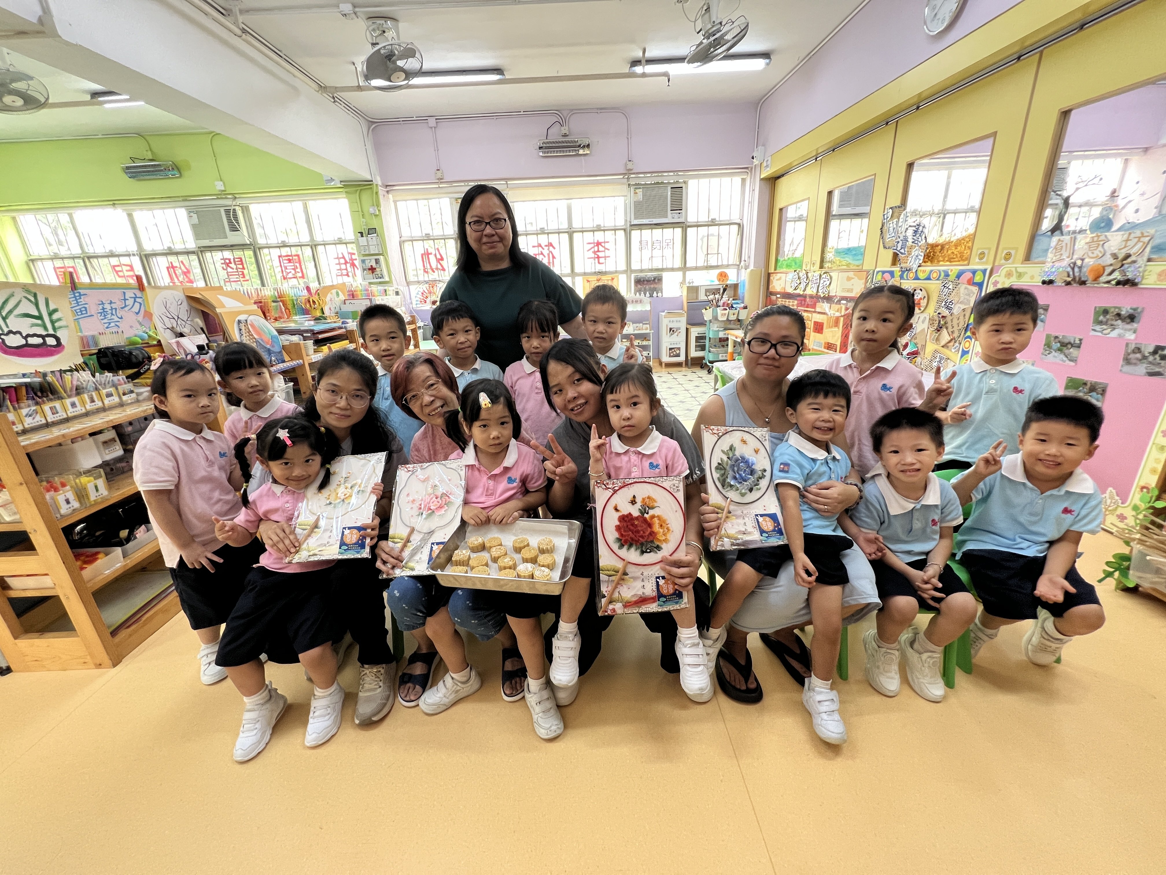 2025.09.22 幼儿制作月饼活动