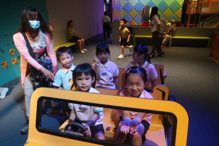 低班及高班参观香港科学馆