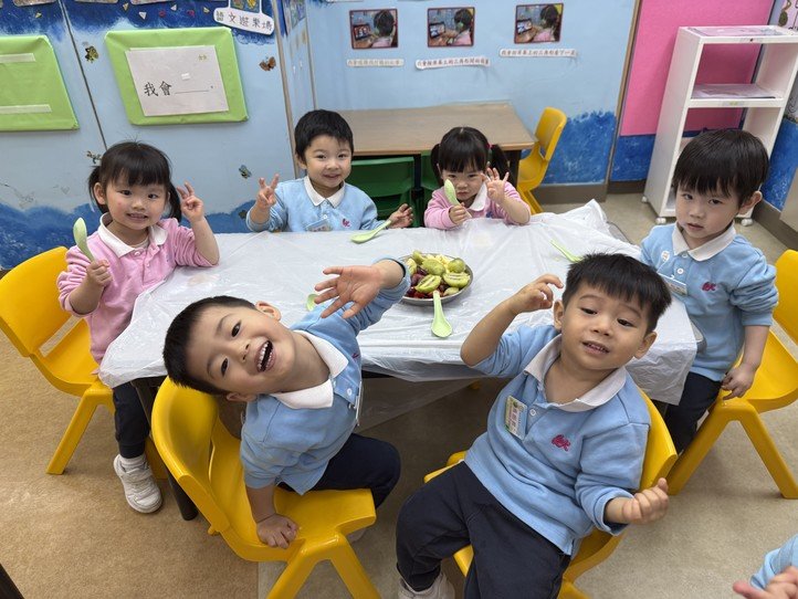 初班製作水果拼盤