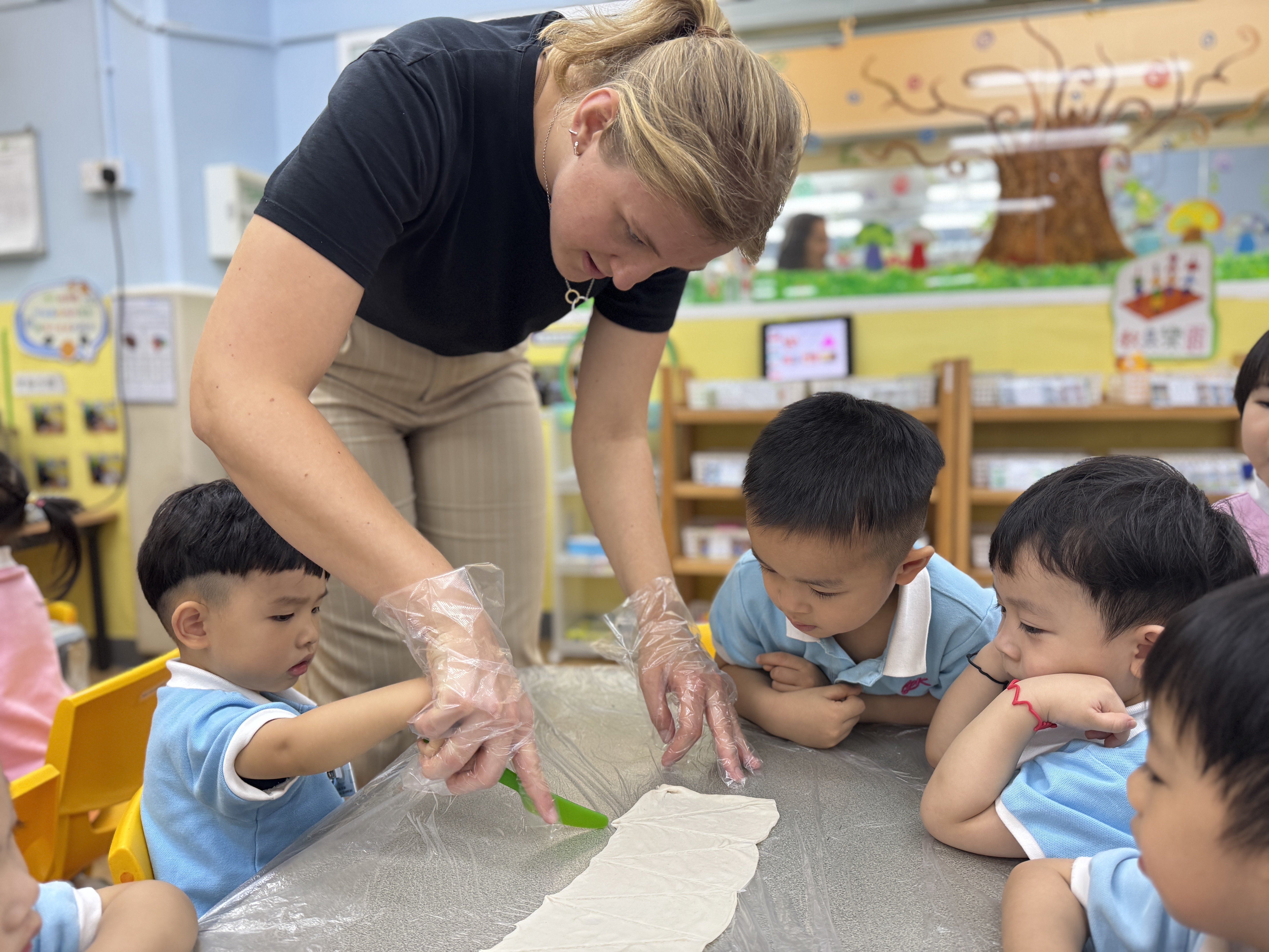 2025.4 外籍老師Miss Flo小食活動