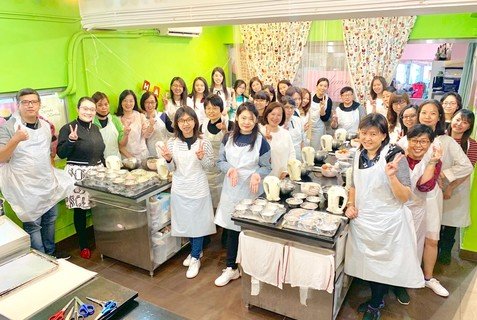 Staff participating in cooking class turned themselves into “chefs” and created exquisite dishes  