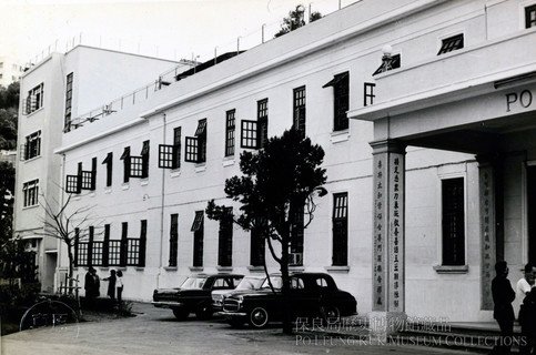 中座大樓1950年代的照片，可以留意外牆上的淺橫紋。