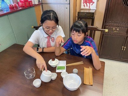 透過茶藝工作坊，學生可以親手泡茶，釋放壓力。