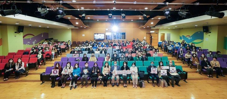 (Chinese only)「提升教職員幸福感」專業發展講座及工作坊有來自60間不同學校及機構，合共220位教職員參與。
