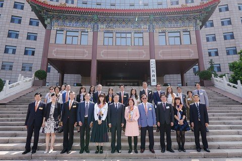 國家民政部辦公廳李保俊主任(前排左六)、保良局陳黎惠蓮主席(前排右五)、中聯辦協調部陳澤濤副部長(前排右三)及一眾保良局癸卯年董事會訪問團成員合照。