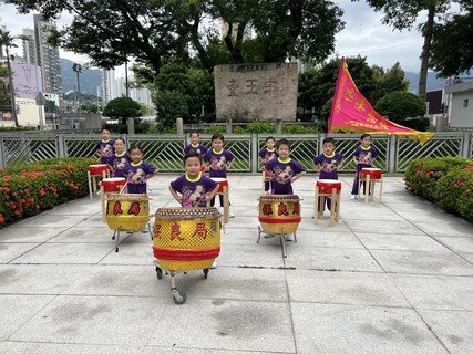 Filming in Sung Wong Toi Garden