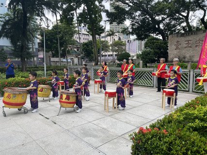 Filming in Sung Wong Toi Garden