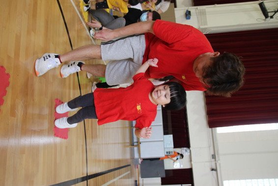 看我跳得多高多遠!