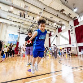 看我跳得又高又遠!    