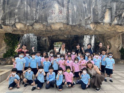 Visit Fung Tak Park , Ambulance Depot ,Yum Cha Activity