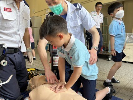 Visit Fung Tak Park , Ambulance Depot ,Yum Cha Activity