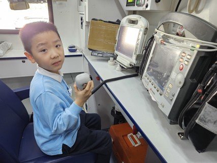 Visit Fung Tak Park , Ambulance Depot ,Yum Cha Activity