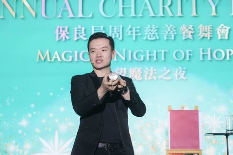 著名魔術師張哲銘先生(Jeff Teo)表演連串神奇魔術。