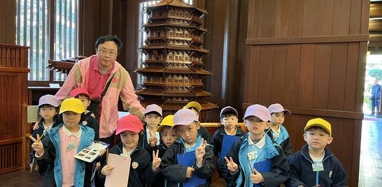 這些傳統建築物都很有特色呢! 