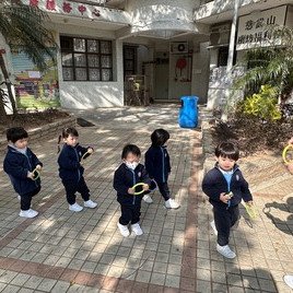 我是一個小司機，開㗎汽車呠呠呠~