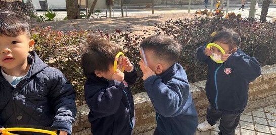 我是一個小司機，開㗎汽車呠呠呠~