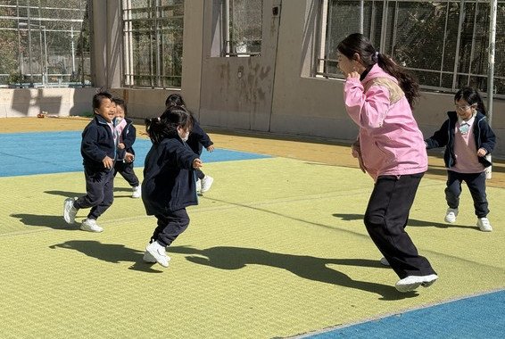 我哋一齊試吓踩影子~