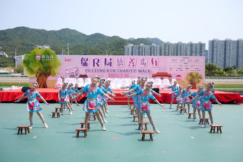 保良局属校学生表演中国舞及H i p Hoｐ舞蹈表演。