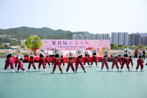 保良局属校学生表演中国舞及H i p Hoｐ舞蹈表演。