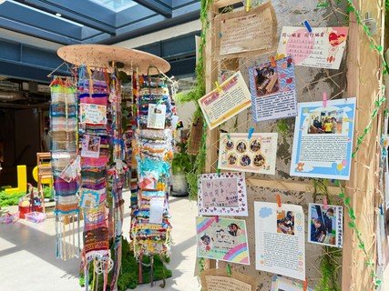 保良局幼小联校艺术展展示近300件编织作品，向市民传达爱与幸福感讯息。