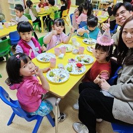 爸爸、媽媽一齊嚟學校同我慶祝生日～好開心啊！