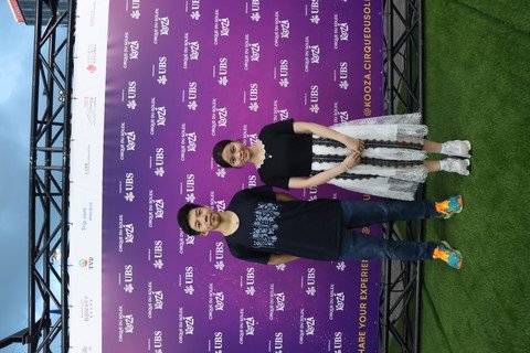 相片三：
禤同學(右)及司徒同學(左)表示，備戰DSE時確實感受到相當大的心理壓力，精彩的表演讓他們忘卻緊張情緒，亦為人生價值觀帶來反思和啟發。
