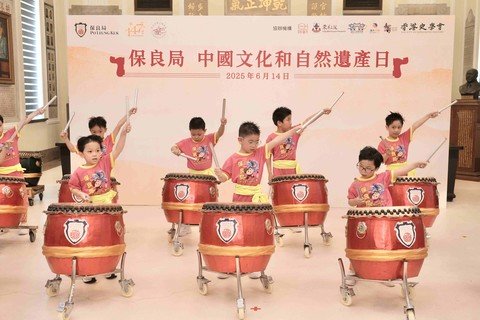 保良局属校学生精心准备舞蹈、音乐和功夫表演等，展现中华文化魅力。