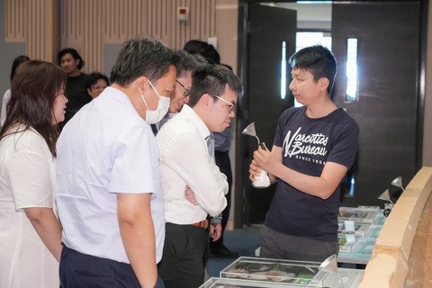 警務處設置模擬毒品體驗裝置，加深教職員對毒品的認知。