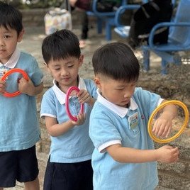 呠呠呠，做個安全嘅小司機。