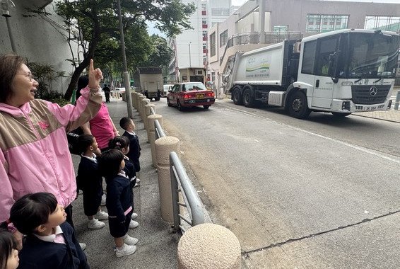 垃圾車用來運送垃圾到堆填區。