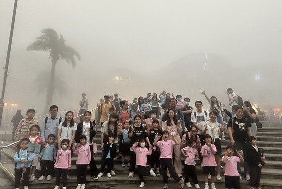 嗚~上到嚟太平山頂好大霧喔!