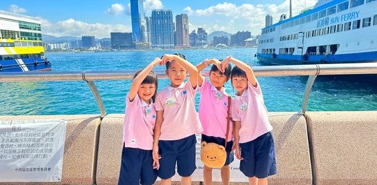 好朋友留拍照留念。