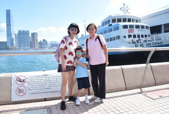 與易校長及林主任留拍照留念。