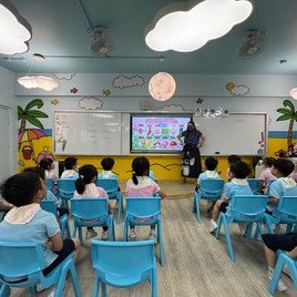 我們專心地上課‧