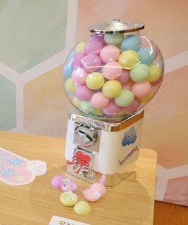 保良局推行「Y Plus+精神及情緒健康入校支援先導計劃」，收集學生希望收到的鼓勵語句，放進幸福扭蛋送予全校師生。