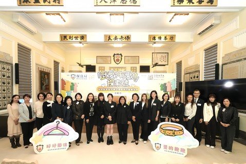 一眾嘉賓在「武愛？有愛！！」探索號流動藝術展合照。