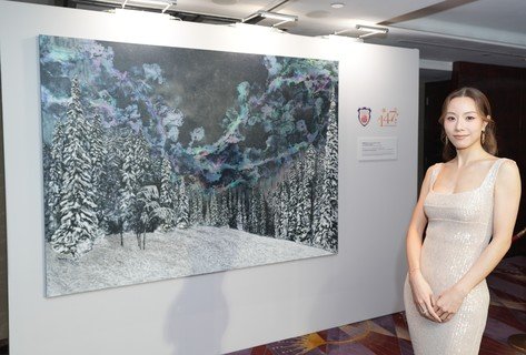 餐舞會設有慈善拍賣環節，藝人鄧麗欣小姐特別捐出親手繪畫畫作《芬蘭的冬夜The winter night in Finland》。