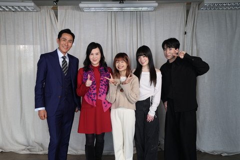 （Chinese Only）保良局總理伍頴梅太平紳士（左二）、藝人馬德鐘（左一）、《聲秀》柯雨霏（右二）及胡子貝（右一）到訪保良局曹貴子動感青年天地，參與新春節目外景拍攝。