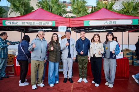 (Chinese Only)保良局董事會成員及管理層與兩位主禮嘉賓合照。