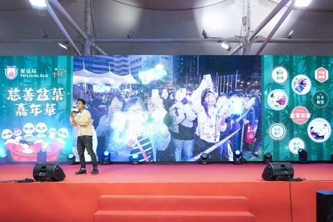 (Chinese Only)藝人鄭俊弘於現場高唱《地方》及《前程錦繡》，氣氛熱鬧。