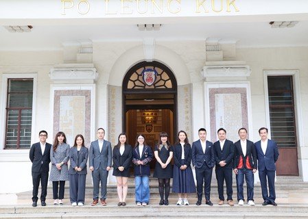 (Chinese Only)出席移交銀物印信儀式的保良局顧問林琳議員（左五）、兩屆董事會成員，包括乙巳年主席何芷韻太平紳士（左六）、丙午年主席譚毓楨博士（右六）；副主席鄧宣宏雁女士（右五）、林承毅先生（左四）、郭浩泉先生（右四）、何許頴嘉女士（左三）；總理顏肇臻先生（右三）、張馨玲女士, MH（左二）、鍾偉棠先生（右二）、嚴子諭先生（左一）及司徒立先生（右一）於保良局中座前合照。