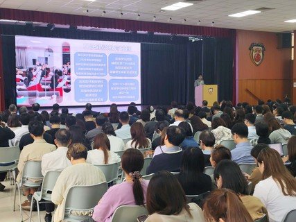 文頴怡议员BBS, JP就「从两会看国家民生政策：慈善与社福的香港角色」为题作分享。