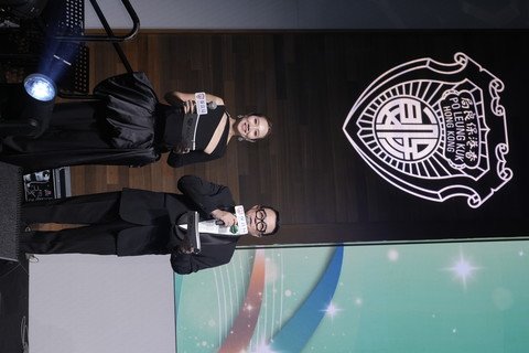 晚宴司儀由蔡康年先生（右）及車婉婉女士（左）擔任。