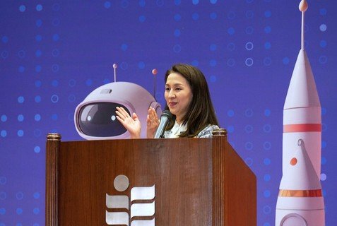 保良局副主席兼教育主委鄧宣宏雁女士致辭時感謝各持份者的支持，令比賽能圓滿舉行。