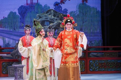 粵劇名伶梁兆明先生及尹飛燕女士傾力演出精彩劇目。