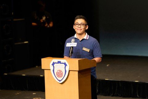 保良局總理暨青少年事務委員會委員嚴子諭先生致歡迎辭，感謝青年投入創作與演出，並勉勵大家繼續以藝術傳遞關愛與正向力量。
